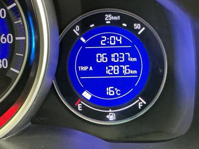 フィット １３Ｇ・Ｓパッケージ　ナビ　ブルートゥース　ＣＤ　ＤＶＤ　フルセグ　ＬＥＤ　イモビライザー　エアコン　スマートキー　キーレス　パワーステアリング　Ｗエアバック　パワーウインドウ　ＥＳＣ　アイドリングストップ　記録簿　ＡＢＳ（28枚目）