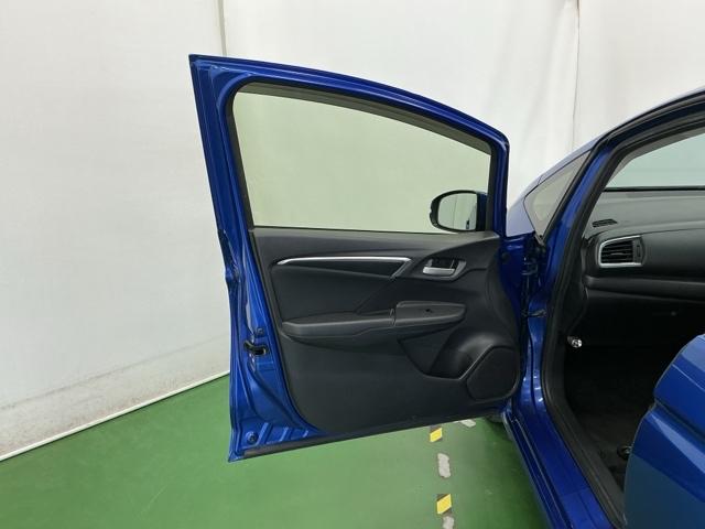 フィット １３Ｇ・Ｓパッケージ　ナビ　ブルートゥース　ＣＤ　ＤＶＤ　フルセグ　ＬＥＤ　イモビライザー　エアコン　スマートキー　キーレス　パワーステアリング　Ｗエアバック　パワーウインドウ　ＥＳＣ　アイドリングストップ　記録簿　ＡＢＳ（55枚目）