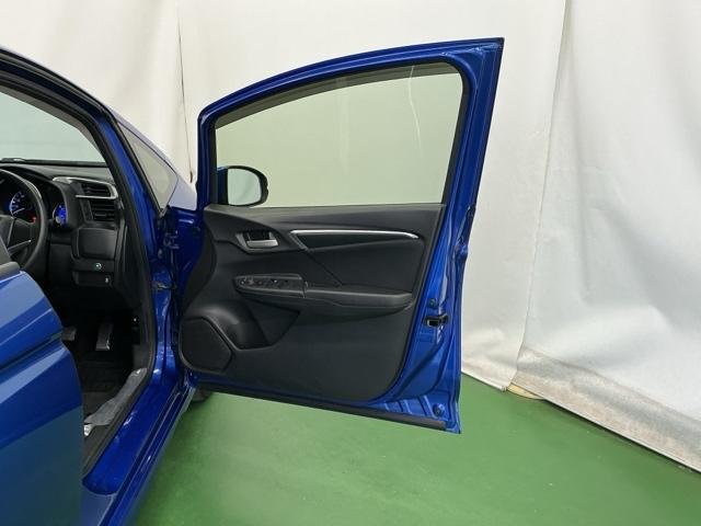 フィット １３Ｇ・Ｓパッケージ　ナビ　ブルートゥース　ＣＤ　ＤＶＤ　フルセグ　ＬＥＤ　イモビライザー　エアコン　スマートキー　キーレス　パワーステアリング　Ｗエアバック　パワーウインドウ　ＥＳＣ　アイドリングストップ　記録簿　ＡＢＳ（56枚目）