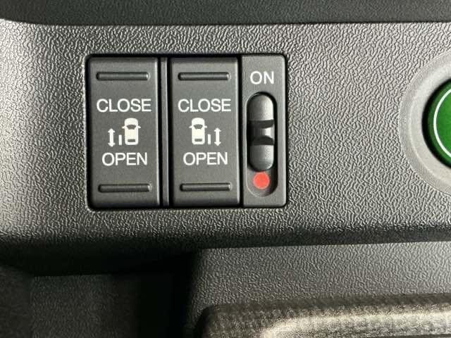 �p���[�X���C�h�h�A�̊J�̓X�}�[�g�L�[�̃����R����h�A�m�u�͖ܘ_�A�^�]�ȑ��̃X�C�b�`����ł��J���ł��A���S�E�ȒP�ł�