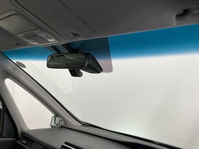 �n�[�t�V�F�C�h�t�����g�E�C���h�E�y�e�K���X��[�̐F�������z�𑕔����Ă��܂��B�L���t�����g�K���X�Ŏ��E���m�ۂ���ῂ������y���A�L�Ɩ����ł͂����Ԃ�Ⴂ�܂���