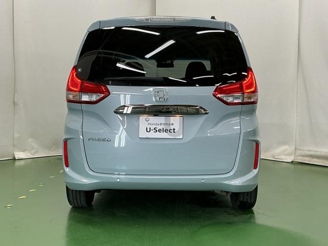 フリード Ｇブラックスタイル　ドラレコ　ナビ　Ｒカメラ　ブルートゥース　シートヒータ　三列シート　イモビ　横滑り防止　両電動スライドドア　記録簿　リアカメラ　オートエアコン　クルコン　フルセグテレビ　キーフリー　スマートキー（9枚目）