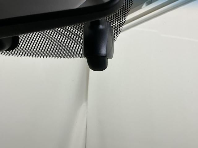 フリード Ｇブラックスタイル　ドラレコ　ナビ　Ｒカメラ　ブルートゥース　シートヒータ　三列シート　イモビ　横滑り防止　両電動スライドドア　記録簿　リアカメラ　オートエアコン　クルコン　フルセグテレビ　キーフリー　スマートキー（13枚目）