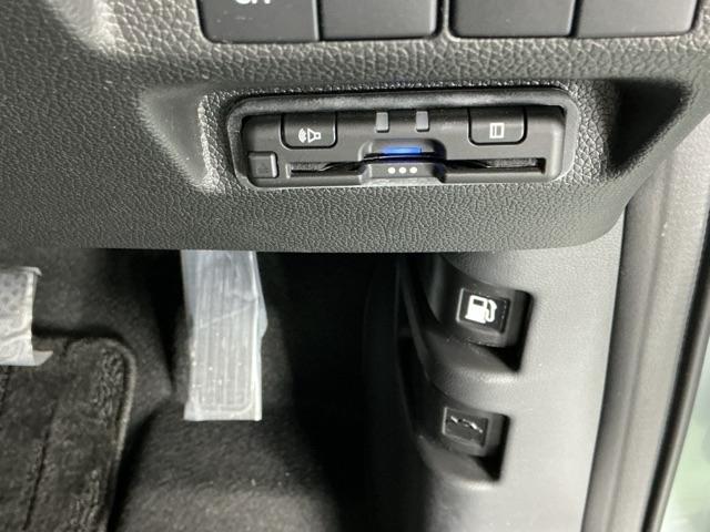 フリード Ｇブラックスタイル　ドラレコ　ナビ　Ｒカメラ　ブルートゥース　シートヒータ　三列シート　イモビ　横滑り防止　両電動スライドドア　記録簿　リアカメラ　オートエアコン　クルコン　フルセグテレビ　キーフリー　スマートキー（15枚目）