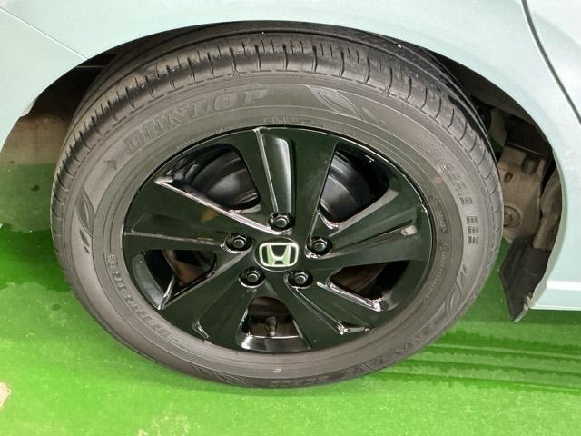 フリード Ｇブラックスタイル　ドラレコ　ナビ　Ｒカメラ　ブルートゥース　シートヒータ　三列シート　イモビ　横滑り防止　両電動スライドドア　記録簿　リアカメラ　オートエアコン　クルコン　フルセグテレビ　キーフリー　スマートキー（31枚目）