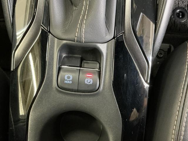 �p�[�L���O�u���[�L�̓X�}�[�g�ȓd�q���䎮�ƍ��킹�ďa�؎����Ƀu���[�L�y�_�����瑫�𗣂��Ă���ԏ�Ԃ�ێ����Ă����I�[�g�u���[�L�z�[���h�@�\�ŉ^�]���y�ɂȂ�܂��B�X�^�[�g�̓A�N�Z���y�_���𓥂ނ���