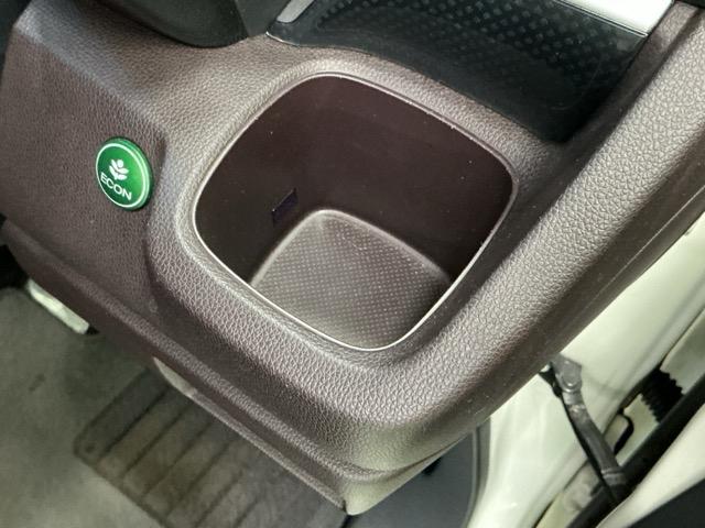 Ｎ－ＷＧＮカスタム Ｇ・Ｌパッケージ　ナビ　Ｒカメラ　フルセグ　ＣＤ　ＥＴＣ　助手席エアバッグ　運転席エアバッグ　ＤＶＤ再生可能　イモビライザー　キーフリーシステム　スマキ－　パワーウインドウ　地デジ　記録簿　ＡＢＳ　ＥＳＣ　ベンチシ－ト（17枚目）