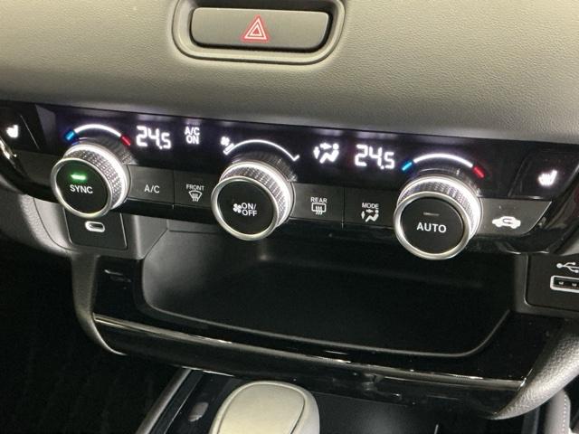 ヴェゼル ｅ：ＨＥＶＺ　ナビ　Ｒカメラ　ブルートゥース　フルセグ　Ｓヒータ　定期点検記録簿　電動テールゲート　サイドエアバッグ　後カメラ　前後障害物センサー　横滑防止装置　エアコン　ＬＥＤヘットライト　パワステ　ＵＳＢ接続（15枚目）