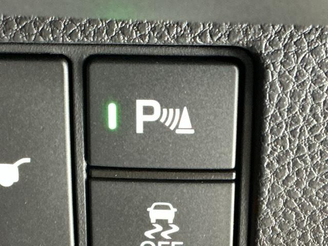 ヴェゼル ｅ：ＨＥＶＺ　ナビ　Ｒカメラ　ブルートゥース　フルセグ　Ｓヒータ　定期点検記録簿　電動テールゲート　サイドエアバッグ　後カメラ　前後障害物センサー　横滑防止装置　エアコン　ＬＥＤヘットライト　パワステ　ＵＳＢ接続（23枚目）