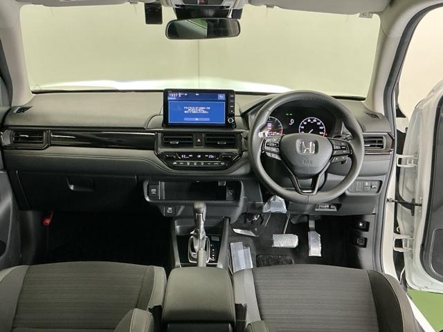 �h���C�o�[�𒆐S�Ɏ��R�Ɏ肪�͂��ʒu�ɂ`�s�Z���N�g���o�[��G�A�R���A�l�X�ȑ���X�C�b�`�Ȃǂ�z�u�A���쐫�ɗD��Ă��܂�