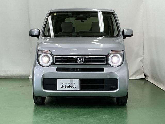 �k�d�c�w�b�h���C�g�𑕔����Ă��܂��B�k�d�c�w�b�h���C�g�͂ƂĂ����邭�A�J�̓����ԑ��s�����S�E���S�ł��B�I�[�g���C�g�R���g���[���t���Ŏ��̖͂��邳�ɉ����Ď����œ_���E�������܂�