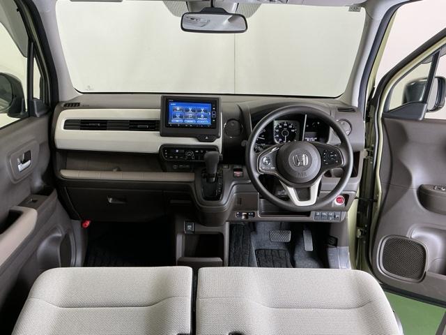 �h���C�o�[�𒆐S�Ɏ��R�Ɏ肪�͂��ʒu�ɂ`�s�Z���N�g���o�[��G�A�R���A�l�X�ȑ���X�C�b�`�Ȃǂ�z�u�A���쐫�ɗD��Ă��܂�