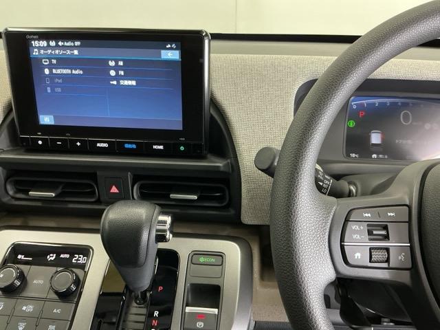 フリード エアー　ナビ　Ｒカメラ　ブルートゥース　フルセグ　エコモード　スマ－トキ－　左右電動スライドドア　衝突軽減システム　パワーウィンドウ　オートクルーズコントロール　横滑り防止　サイドカーテンエアバック　ＵＳＢ（6枚目）