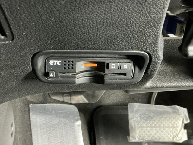 ヴェゼル ハイブリッドＺ　ドラレコ　ナビ　Ｒカメラ　ブルートゥース　Ｂｌｕｅｔｏｏｔｈオーディオ　点検記録簿　運転席シートヒーター　ＬＥＤヘッドライ　盗難防止装置　キーレス　サイドエアバッグ　ＥＴＣ装備　インテリキー　パワステ（15枚目）