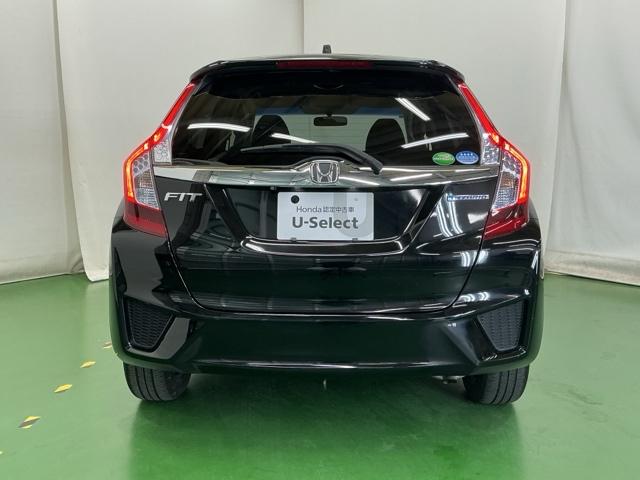 フィットハイブリッド Ｆパッケージ　ナビ　Ｒカメラ　ブルートゥース　ワンセグＴＶ　オートミラー　取説記録簿　イモビライザー　助手席エアバッグ　ＤＶＤ再生可　Ｓキー　エアバック　Ａストップ　Ｂモニ　横滑防止装置　オートエアコン　キーレス（8枚目）