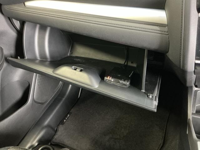 フィットハイブリッド Ｆパッケージ　ナビ　Ｒカメラ　ブルートゥース　ワンセグＴＶ　オートミラー　取説記録簿　イモビライザー　助手席エアバッグ　ＤＶＤ再生可　Ｓキー　エアバック　Ａストップ　Ｂモニ　横滑防止装置　オートエアコン　キーレス（38枚目）