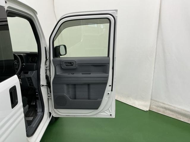 Ｎ－ＶＡＮ Ｇ・ホンダセンシング　ＡＭ／ＦＭチューナー　ＥＴＣ　整備記録簿　レーンキープＡ　横滑防止　キ－レス　パワーウインドー　オートハイビーム　ＰＳ　ＡＡＣ　イモビライザー　ＡＢＳ付き　運転席エアバッグ　衝突安全ボディ（43枚目）
