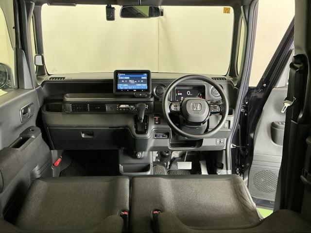 �h���C�o�[�𒆐S�Ɏ��R�Ɏ肪�͂��ʒu�ɂ`�s�Z���N�g���o�[��G�A�R���A�l�X�ȑ���X�C�b�`�Ȃǂ�z�u�A���쐫�ɗD��Ă��܂�