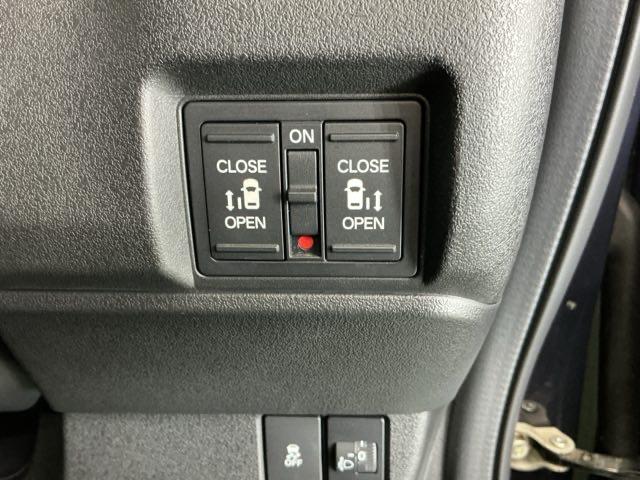 �p���[�X���C�h�h�A�̊J�̓X�}�[�g�L�[�̃����R����h�A�m�u�͖ܘ_�A�^�]�ȑ��̃X�C�b�`����ł��J���ł��A���S�E�ȒP�ł�