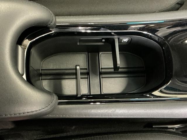 ヴェゼル ハイブリッドＸ　ナビ　Ｒカメラ　ブルートゥース　フルセグ　Ｂｌｕｅｔｏｏｔｈ音楽　スマキー　電動格納ドアミラー　キーレス　記録簿付　Ａストップ　ＶＳＡ　ＰＳ　ＡＡＣ　衝突安全ボディ　パワーウインドウ　サイドエアバッグ（17枚目）