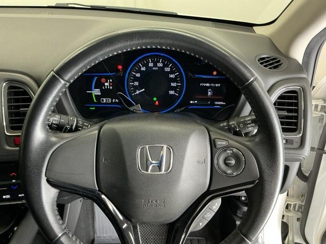 ヴェゼル ハイブリッドＸ　ナビ　Ｒカメラ　ブルートゥース　フルセグ　Ｂｌｕｅｔｏｏｔｈ音楽　スマキー　電動格納ドアミラー　キーレス　記録簿付　Ａストップ　ＶＳＡ　ＰＳ　ＡＡＣ　衝突安全ボディ　パワーウインドウ　サイドエアバッグ（20枚目）