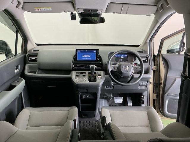 �h���C�o�[�𒆐S�Ɏ��R�Ɏ肪�͂��ʒu�ɂ`�s�Z���N�g���o�[��G�A�R���A�l�X�ȑ���X�C�b�`�Ȃǂ�z�u�A���쐫�ɗD��Ă��܂�