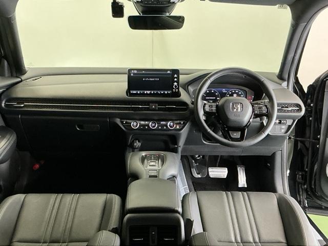 �h���C�o�[�𒆐S�Ɏ��R�Ɏ肪�͂��ʒu�ɂ`�s�Z���N�g���o�[��G�A�R���A�l�X�ȑ���X�C�b�`�Ȃǂ�z�u�A���쐫�ɗD��Ă��܂�