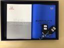 メンテナンスノート【点検整備記録簿・保証書】、取説も揃ってます。スマートキーはバッグなどにしまったままボタン操作でエンジンの始動・停止ができて大変便利です