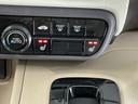 運転席/助手席シートヒーターで寒い日もすぐに温かくなり快適に過ごせます。2段階の温度調整が可能です
