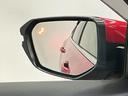 ブラインドスポットインフォメーションは走行中、斜め後ろに車両を感知すると、ドアミラー上のマークを点灯してお知らせします