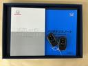 メンテナンスノート【点検整備記録簿・保証書】、取説も揃ってます。スマートキーはバッグなどにしまったままボタン操作でエンジンの始動・停止ができて大変便利です