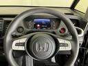 ステアリング右手側に安全運転支援機能のホンダセンシングをコントロールするスイッチ、左手側にオーディオ関連のコントロールスイッチを配置、視線を逸らすことなく運転に集中できます