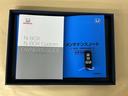 メンテナンスノート【点検整備記録簿・保証書】、取説も揃ってます。スマートキーはバッグなどにしまったままボタン操作でエンジンの始動・停止ができて大変便利です