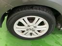 純正アルミホイールです。足元が引き立つので、車全体のイメージがアップしますよ!