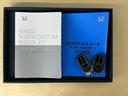 メンテナンスノート【点検整備記録簿・保証書】、取説も揃ってます。スマートキーはバッグなどにしまったままボタン操作でエンジンの始動・停止ができて大変便利です