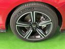 純正アルミホイールです。足元が引き立つので、車全体のイメージがアップしますよ！
