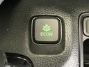 ECONスイッチ操作で燃費が良くなるようエアコンやエンジンなどを総合的に制御します