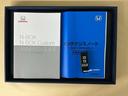 メンテナンスノート【点検整備記録簿・保証書】、取説も揃ってます。スマートキーはバッグなどにしまったままボタン操作でエンジンの始動・停止ができて大変便利です
