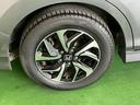 純正アルミホイールです。足元が引き立つので、車全体のイメージがアップしますよ！