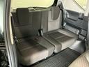 １列目から３列目まで広々大空間です。３列目シートは荷物が多い時や不要な時はアレンジして荷室として使用することが可能で便利に使えます