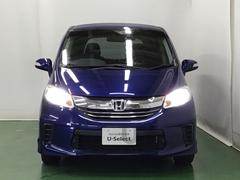 ディスチャージヘッドライト【ＨＩＤ】を装備していますのでとても明るく、夜間の走行や雨の日も安全・安心です。オートライトコントロール付きで周囲の明るさに応じて自動で点灯・消灯します。 6