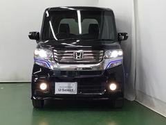 ディスチャージヘッドライト【ＨＩＤ】を装備していますのでとても明るく、夜間の走行や雨の日も安全・安心です。オートライトコントロール付きで周囲の明るさに応じて自動で点灯・消灯します 6