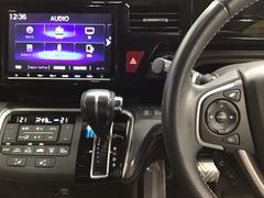 ホンダ純正メモリーナビ搭載なので、遠方へのドライブもお任せ下さい！ステアリング左手側にオーディオ関連のコントロールスイッチを配置しています。操作時は視線を逸らすことなく運転に集中できます 3