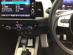 ホンダ純正メモリーナビ搭載なので、遠方へのドライブもお任せ下さい！ステアリング左手側にオーディオ関連のコントロールスイッチを配置しています。操作時は視線を逸らすことなく運転に集中できます 3