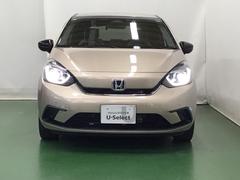 ＬＥＤヘッドライトを装備しています。ＬＥＤヘッドライトはとても明るく、雨の日や夜間走行も安全・安心です。オートライトコントロール付きで周囲の明るさに応じて自動で点灯・消灯します 6