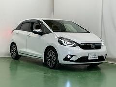 新しいハイブリッドシステムｅ：ＨＥＶは市街地走行では電気自動車に近いハイブリッドシステムでモーターが主役で走行します。充電の為にエンジンが始動しても優れた遮音性能で車内はとても静かで快適です 7