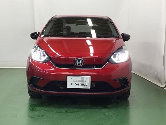 フィット ｅ：ＨＥＶホーム２０周年特別仕様車カーサ　ドラレコ　ナビ　Ｒカメラ　ブルートゥース　ＬＥＤライト　フルセグ　オートライト　シートヒータ　ＥＴＣ車載器　オートクルーズコントロール　サイドＳＲＳ　スマートキー　イモビライザー　オートエアコン（6枚目）