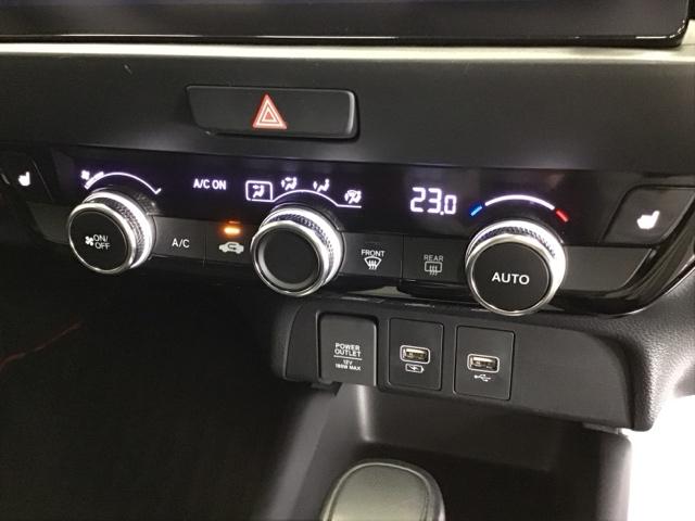 フィット ｅ：ＨＥＶホーム２０周年特別仕様車カーサ　ドラレコ　ナビ　Ｒカメラ　ブルートゥース　ＬＥＤライト　フルセグ　オートライト　シートヒータ　ＥＴＣ車載器　オートクルーズコントロール　サイドＳＲＳ　スマートキー　イモビライザー　オートエアコン（17枚目）