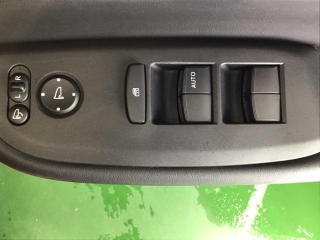 フィット ｅ：ＨＥＶホーム２０周年特別仕様車カーサ　ドラレコ　ナビ　Ｒカメラ　ブルートゥース　ＬＥＤライト　フルセグ　オートライト　シートヒータ　ＥＴＣ車載器　オートクルーズコントロール　サイドＳＲＳ　スマートキー　イモビライザー　オートエアコン（75枚目）
