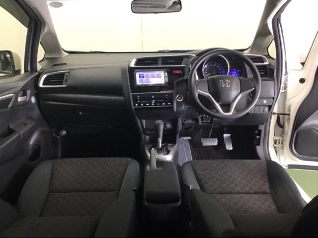 フィット １３Ｇ・Ｌパッケージ　ナビ　ＥＴＣ　ＣＤ　運転席エアバッグ　盗難防止システム　整備記録簿　エコアイドリングストップ　キーレス　ＷＡＢ　ＬＥＤヘッド　スマ－トキ－　ＶＳＡ　パワーウィンド　ＡＵＴＯエアコン　ＡＢＳ（2枚目）